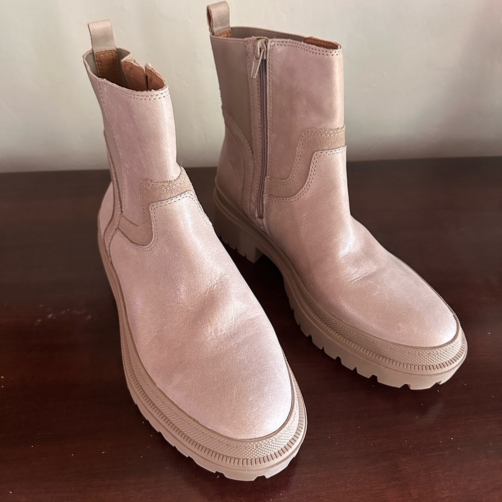 Lucky Brand Eabile Boots NEW Size 10. Never Worn only tried on